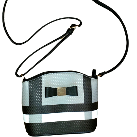 Vegan Plaid Small Cross Body Purse-NWOT - Picture 3 of 4